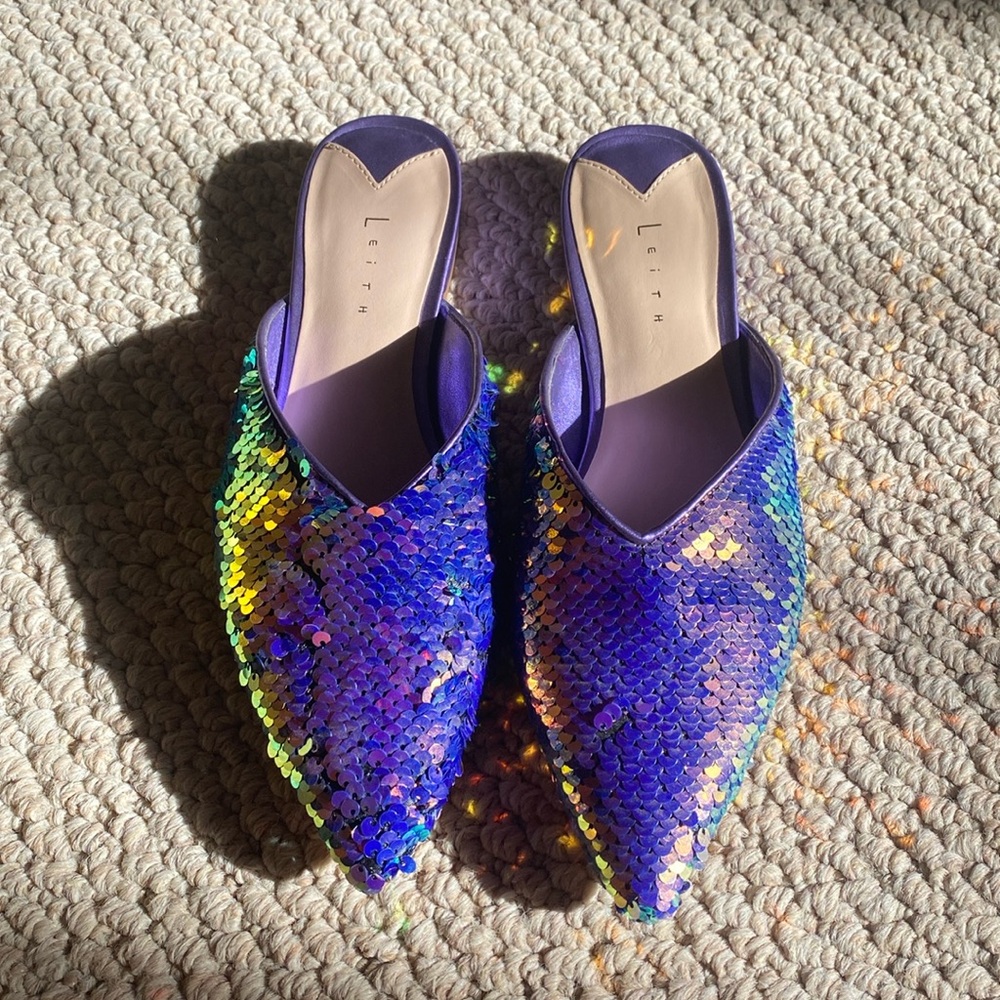 Lavender sequence pointed toe flats